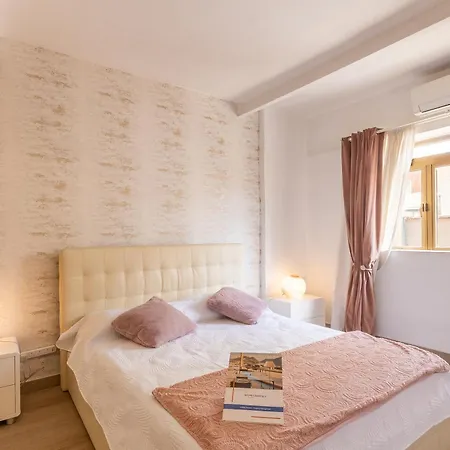 Magnificent Sea View Penthouse - Happy Apartment